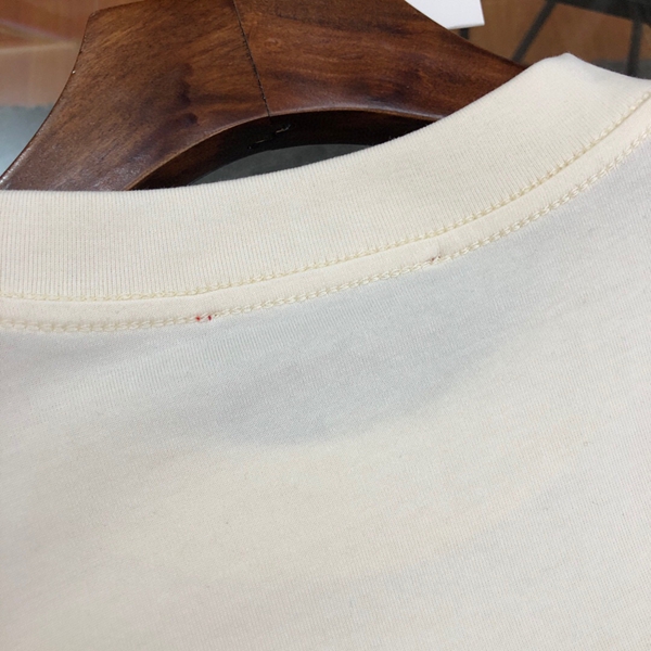 ブランドTシャツ側面デザイン